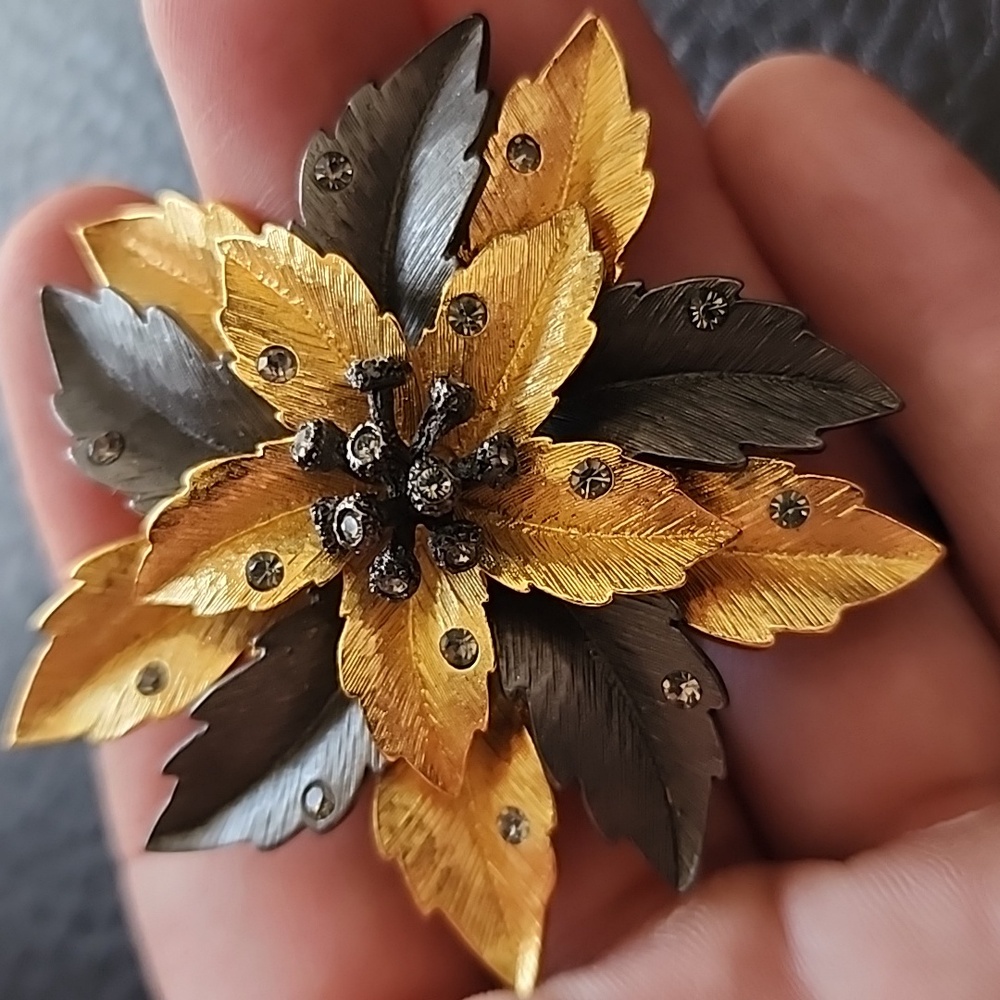 Joan Rivers brooch - Picture 2 of 9
